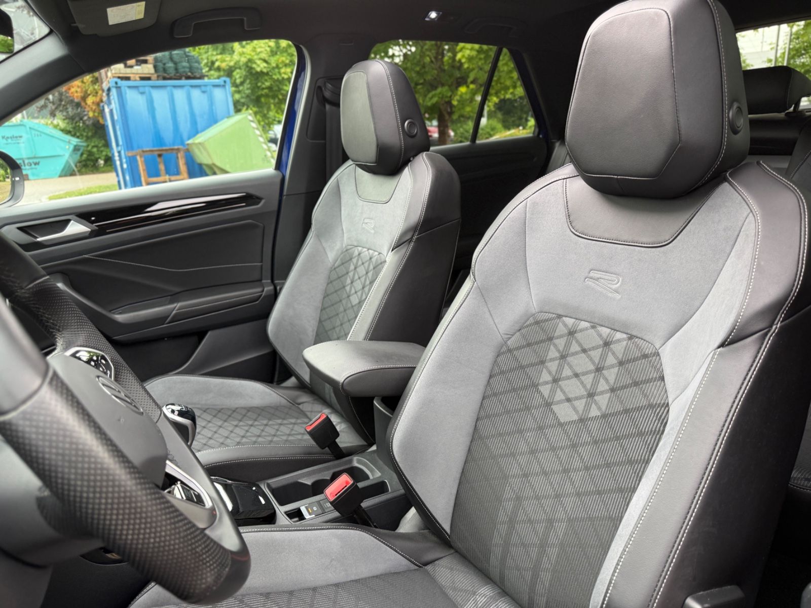Volkswagen T-Roc TDI R-Line - Samsaru's Car Outlet