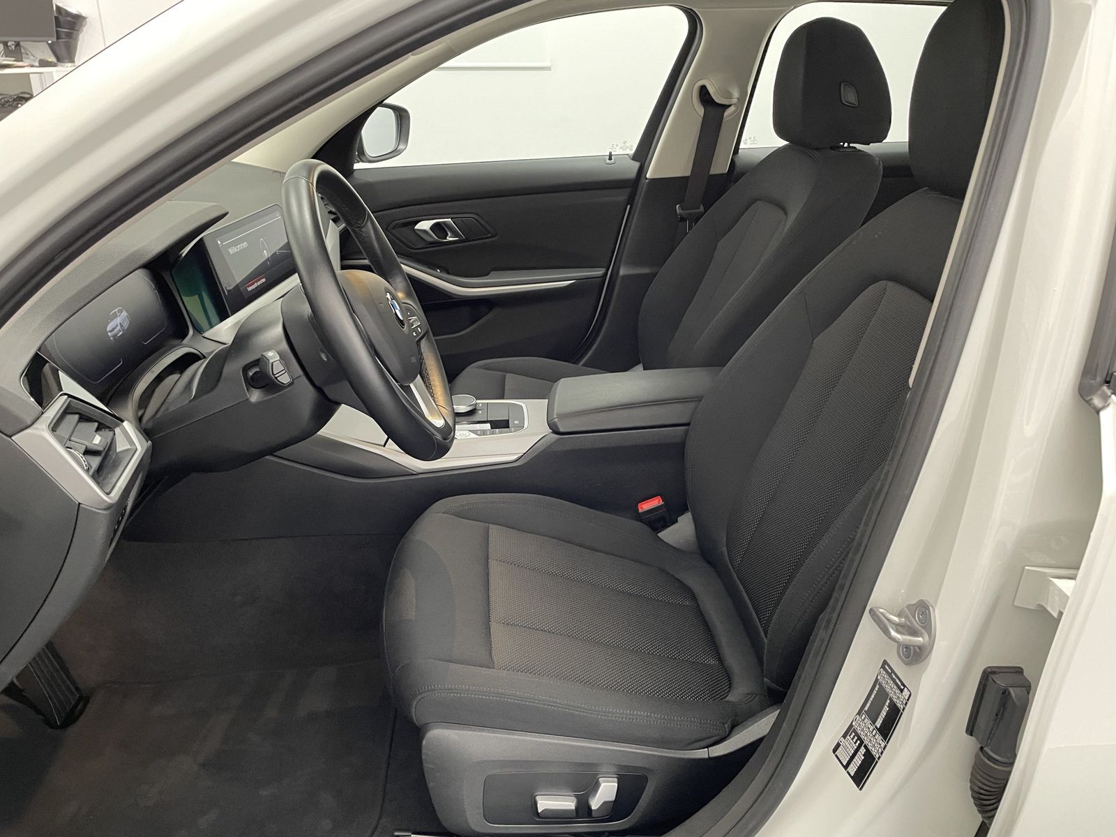 BMW 318d - Samsaru's Car Outlet