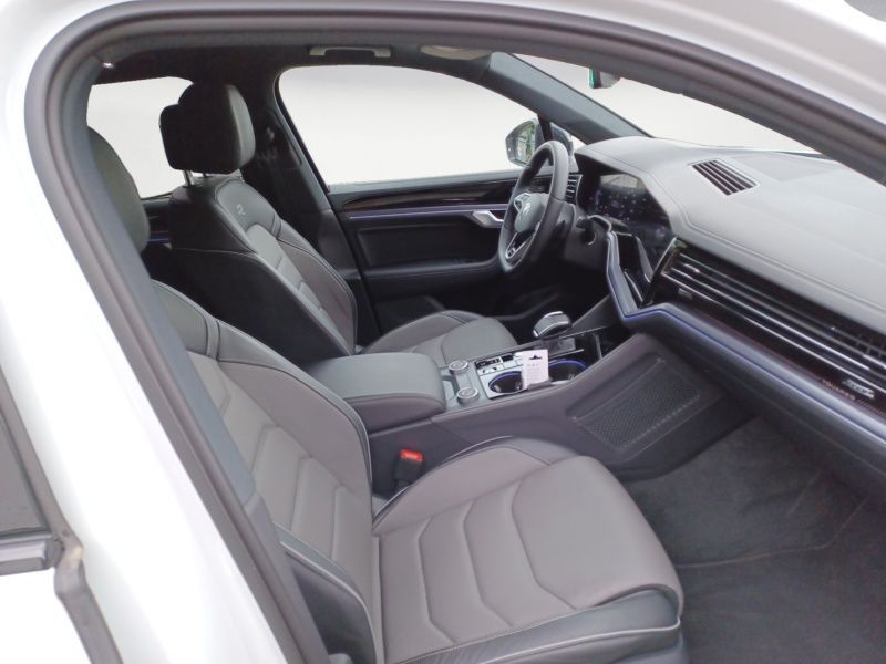 Volkswagen Touareg 3.0 V6 TDI 4Motion R-Line - Samsaru's Car Outlet