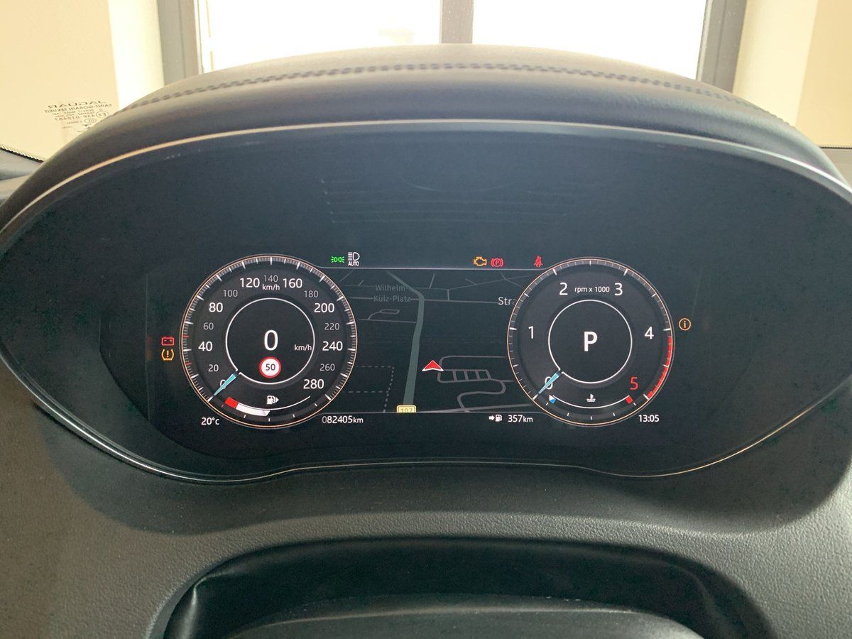 Jaguar E-PACE D165 AWD SE PIXEL-LED+PANO+20"LMF+ACC+SHZ