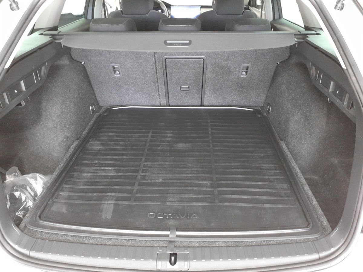 Skoda Octavia Combi 1.5 TSI Style - Samsaru's Car Outlet