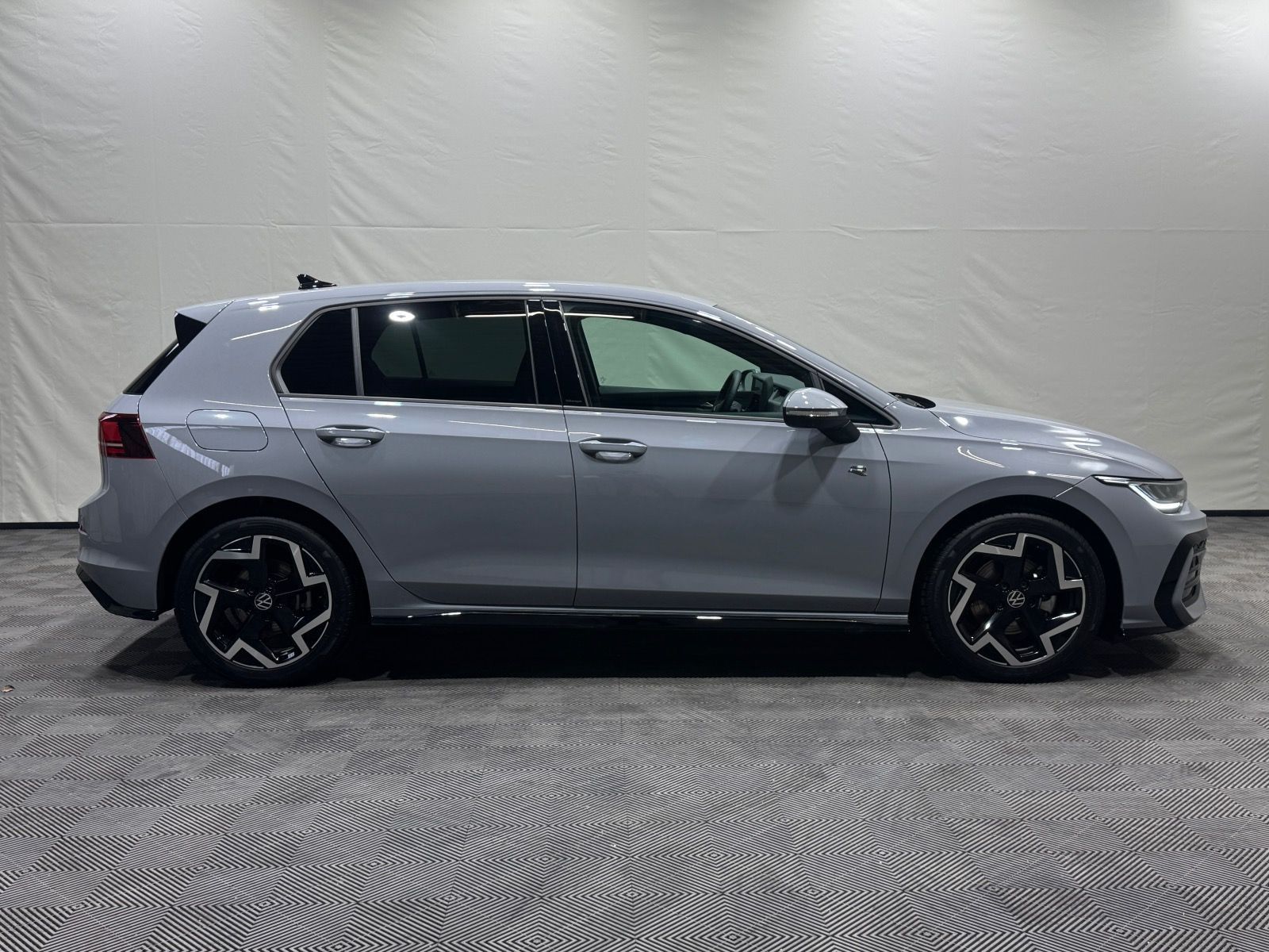 Volkswagen Golf R-Line 1.5 eTSI DSG | LED NAVI 360°KAMERA