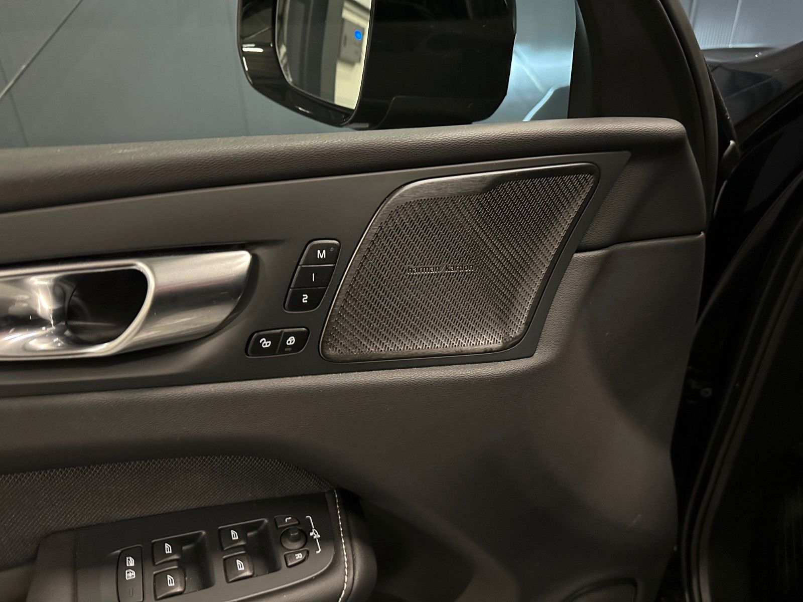 Volvo XC60 Plus Black Edition AWD*21Zoll*PANORAMA*AHK*