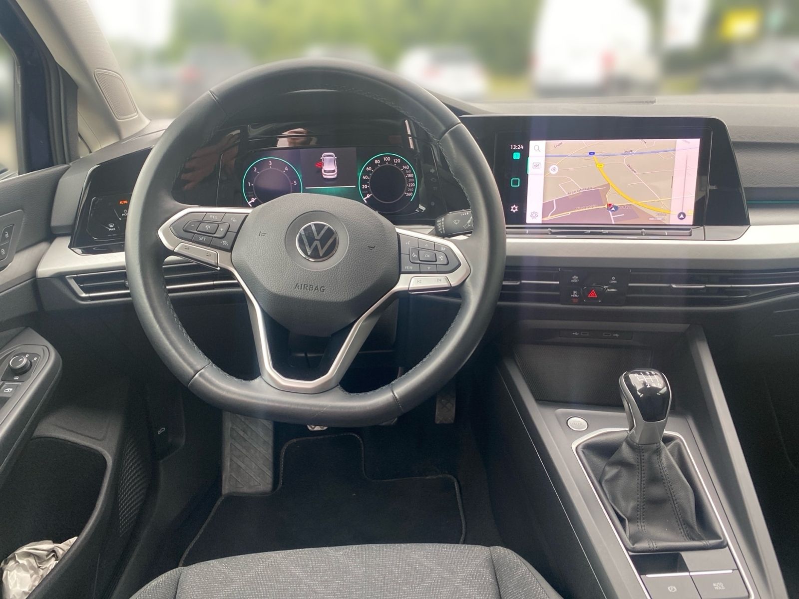Volkswagen Golf VIII 2.0 TDI LIFE - Samsaru's Car Outlet