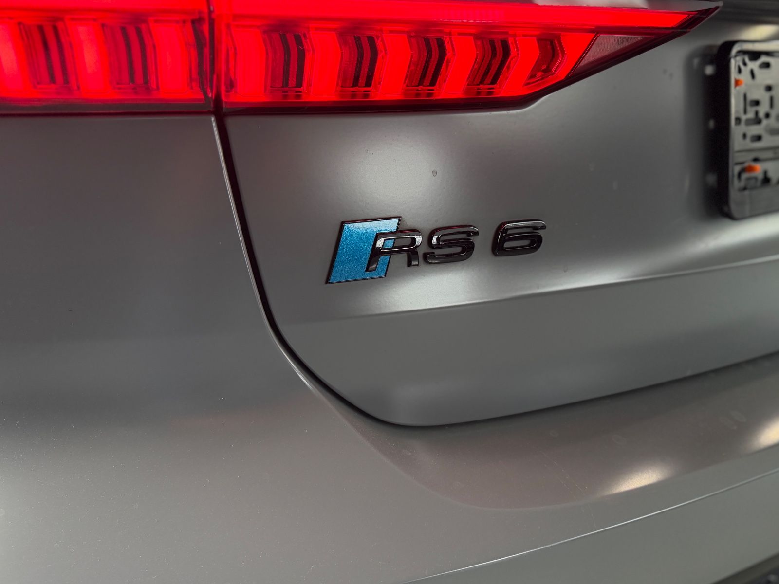 Audi RS6 Avant 4.0 TFSI/Quattro/Keramik/22Zoll/AHK