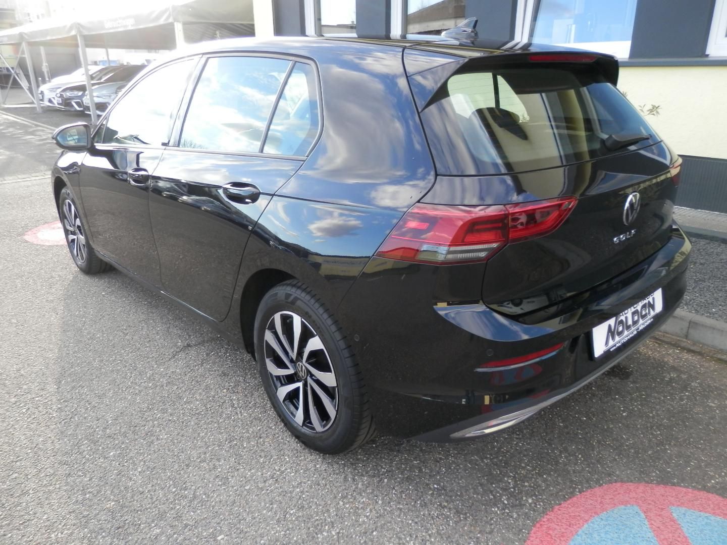 Volkswagen Golf Life - Samsaru's Car Outlet