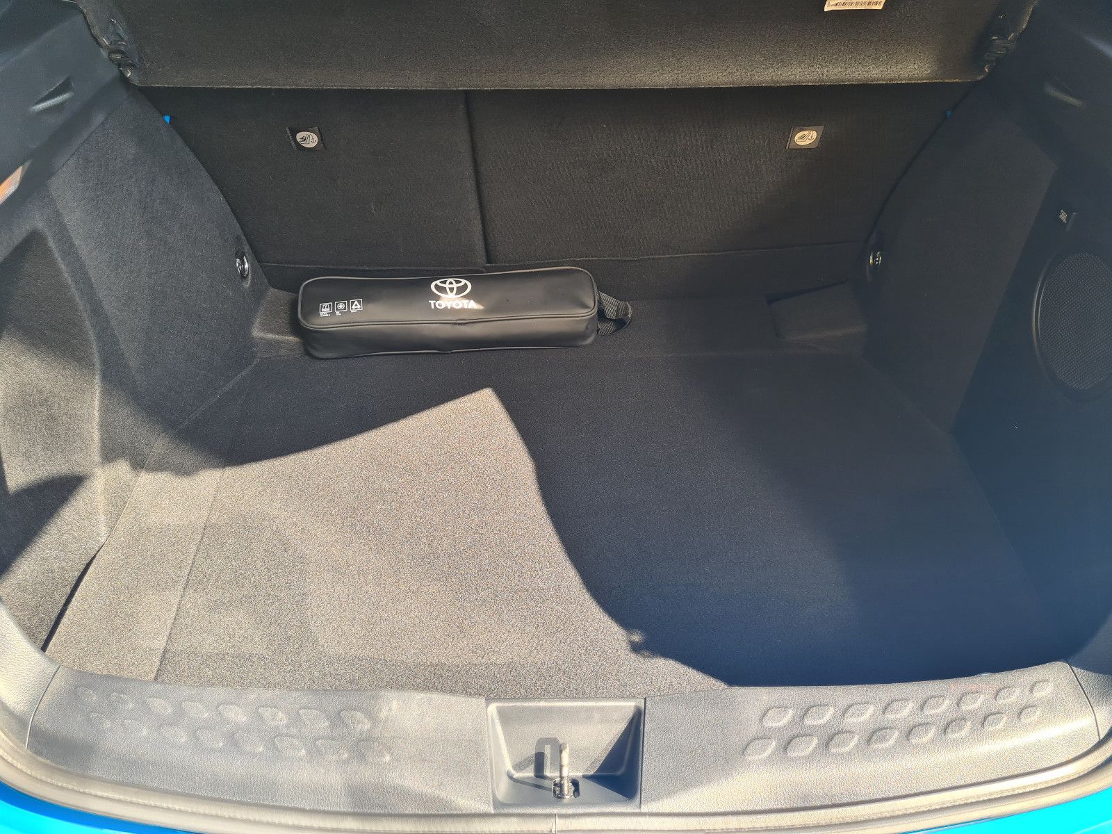 Toyota C-HR Hybrid Style - Samsaru's Car Outlet