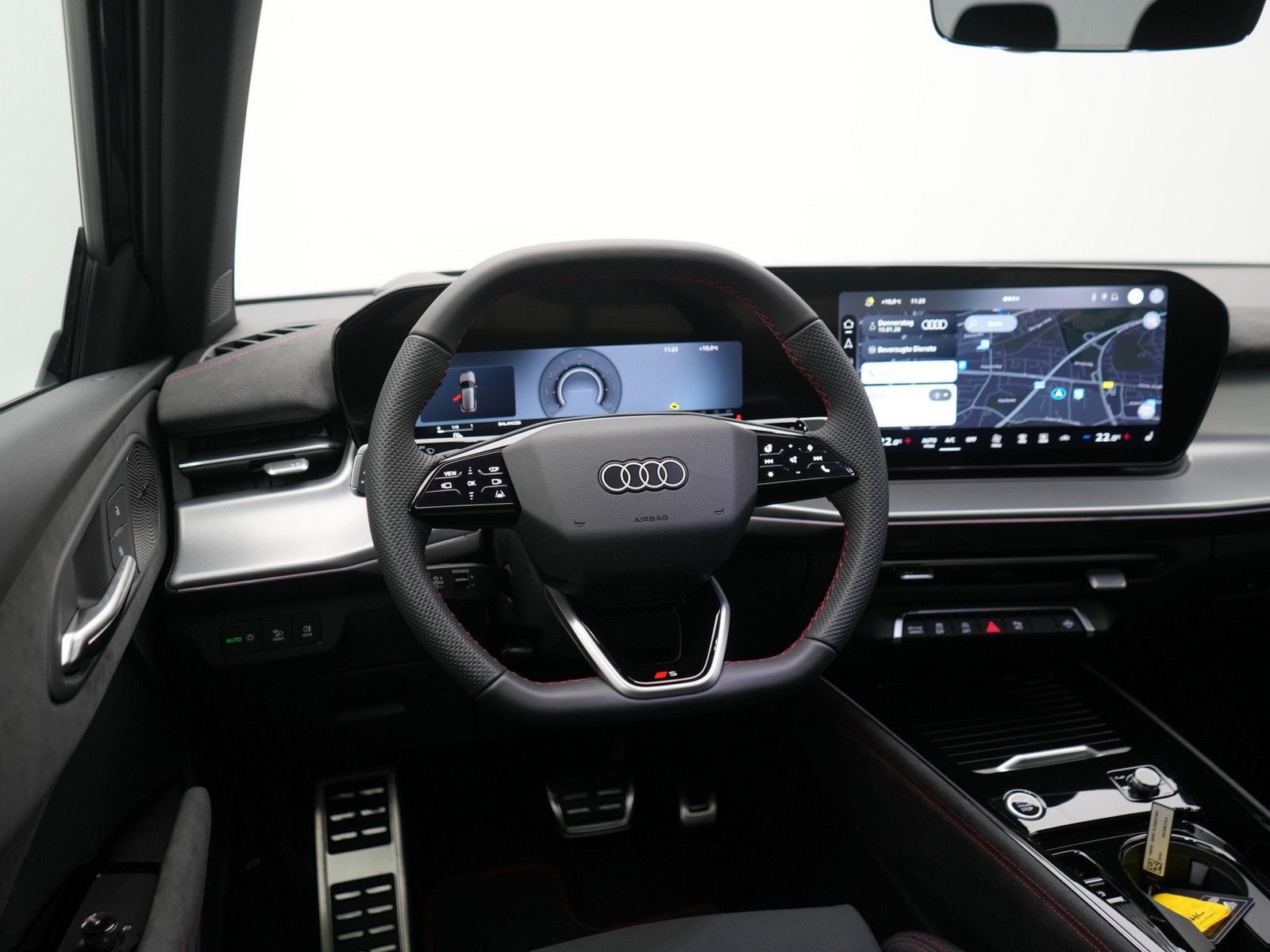 Audi Q3 S tronic S line MATRIX AHK PANO HUD SONOS NAV