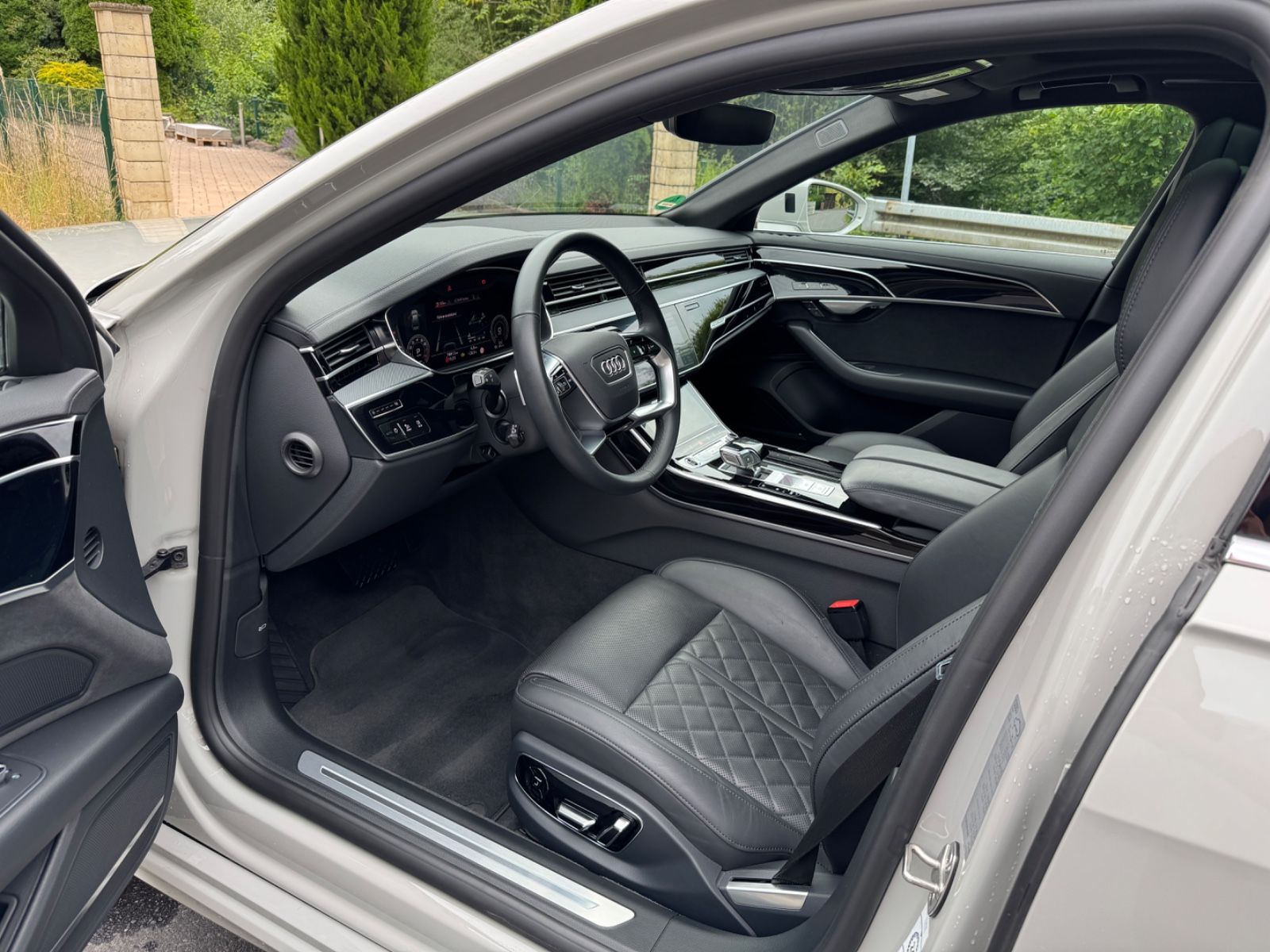 Audi A8 55 TFSI quattro S-line - Samsaru's Car Outlet