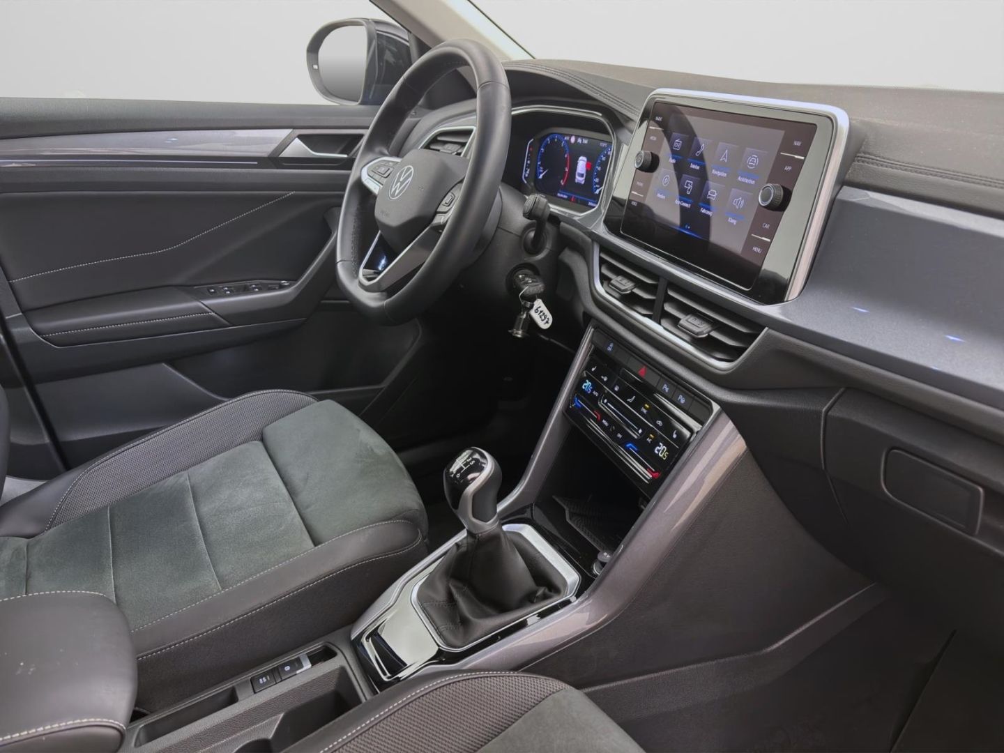 Volkswagen T-Roc 1.0 TSI STYLE - Samsaru's Car Outlet