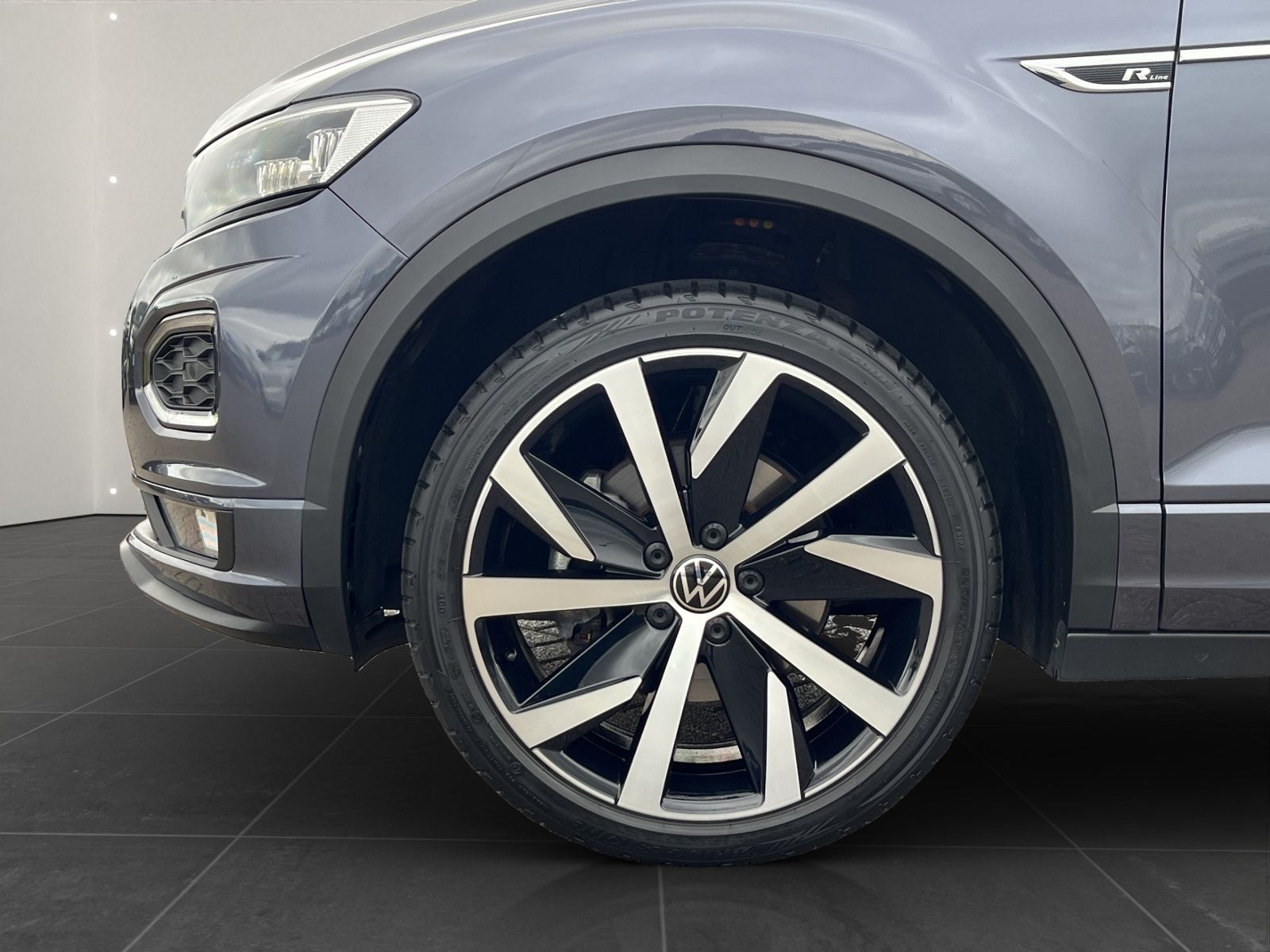 Volkswagen T-Roc R-Line - Samsaru's Car Outlet