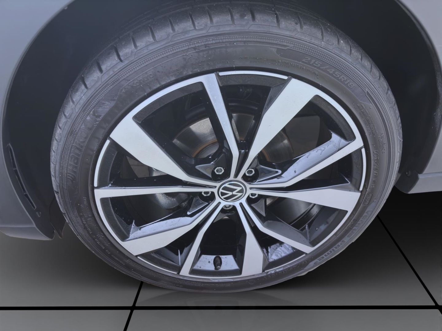 Volkswagen Taigo 1.5 TSI DSG R-LINE - Samsaru's Car Outlet