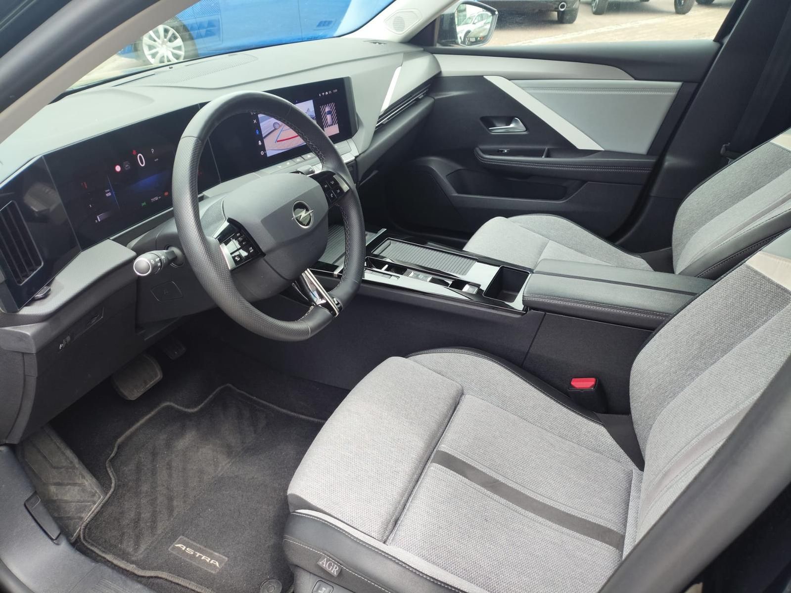 Opel Astra 1.2T Business Elegance - Samsaru's Car Outlet
