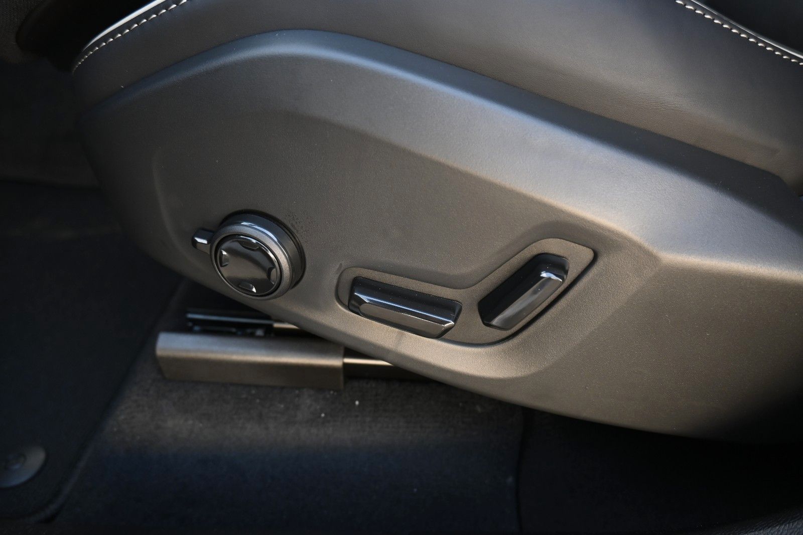 Volvo XC60 B5 AWD Plus Dark*H&K*FSHZG*360°*ACC*AHK