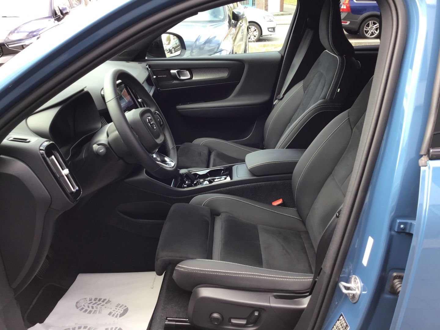Volvo XC40 B3 Plus Dark - Samsaru's Car Outlet