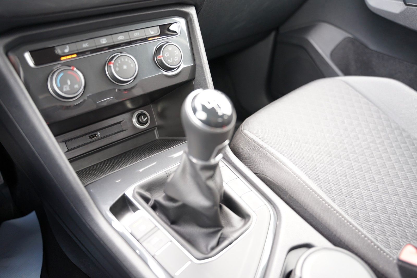 Volkswagen Tiguan 1.5-TSI ACT Comfortline - Samsaru's Car Outlet