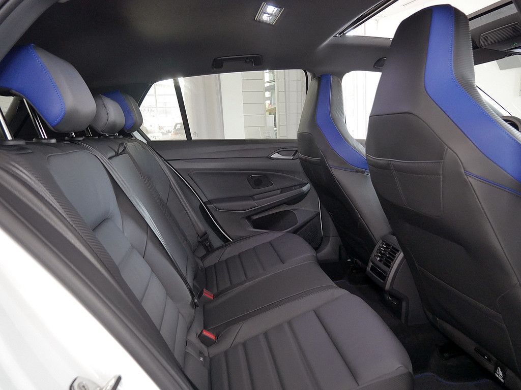 Volkswagen Golf R Black Edition 4Motion DSG PANO AHK MATRIX