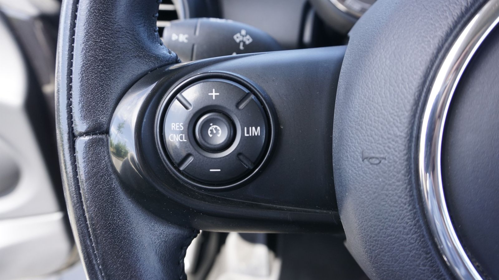 MINI One Chili - Samsaru's Car Outlet