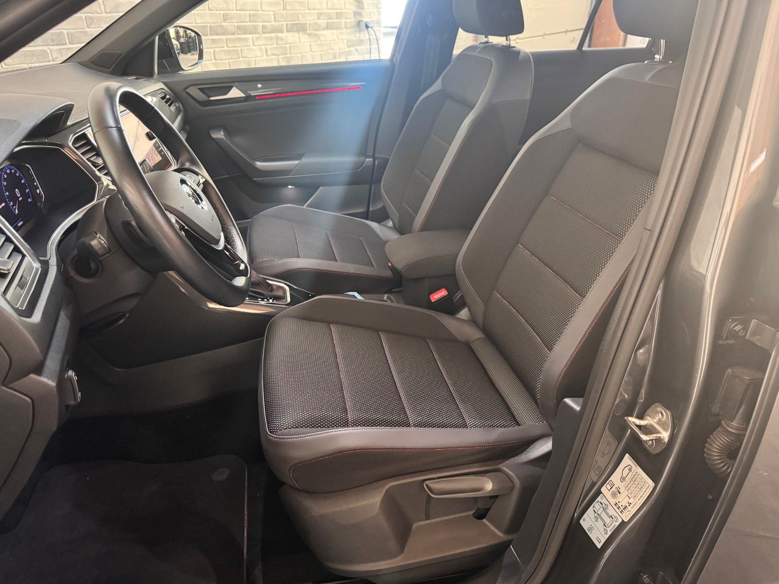 Volkswagen T-Roc Sport 1.5 TSI ACT - Samsaru's Car Outlet