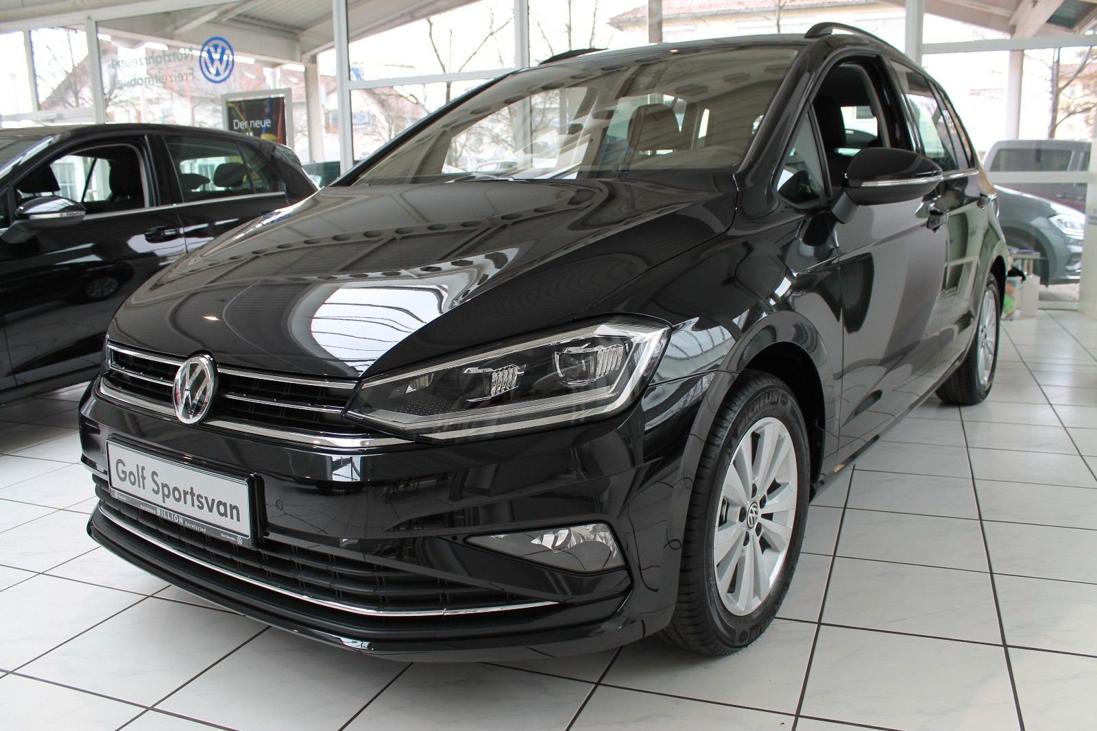 Volkswagen Golf Sportsvan 1.5 TSI ACT Comfortline - Samsaru's Car Outlet