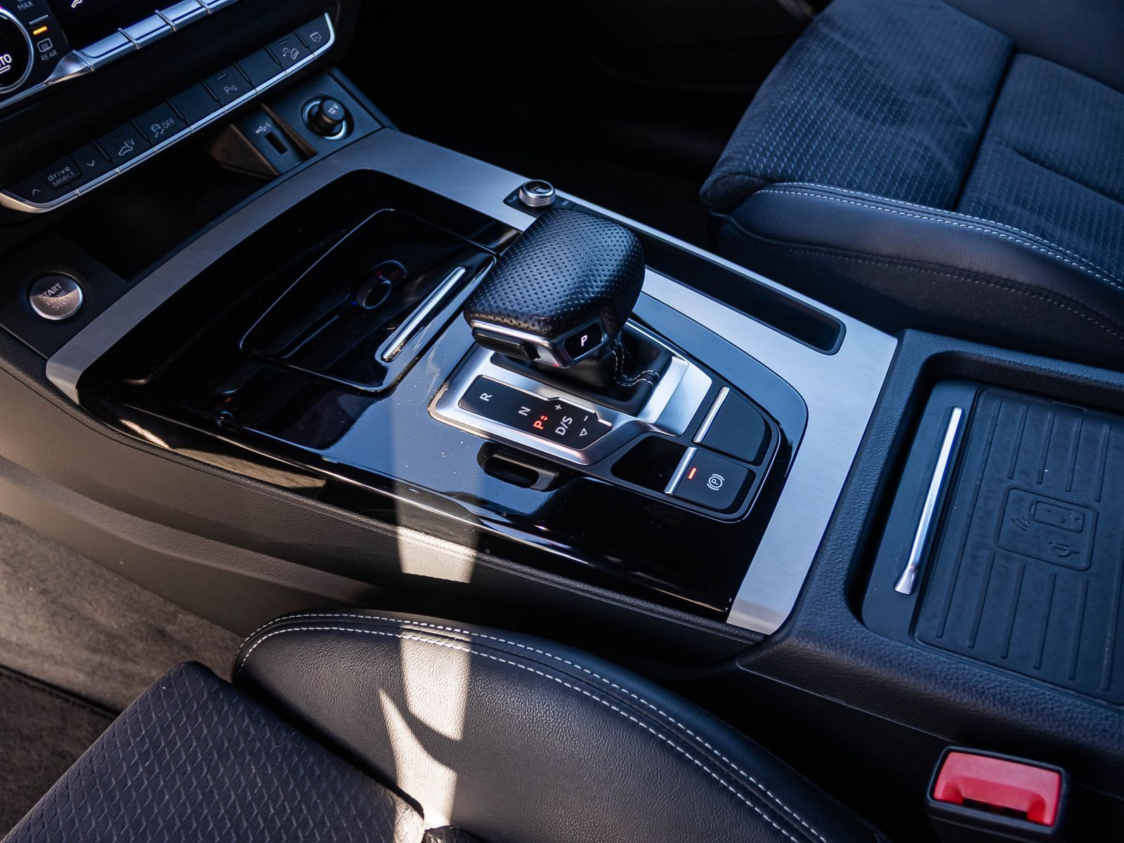 Audi Q5 S line 55TFSIe qu Navi Matrix Standklima ACC