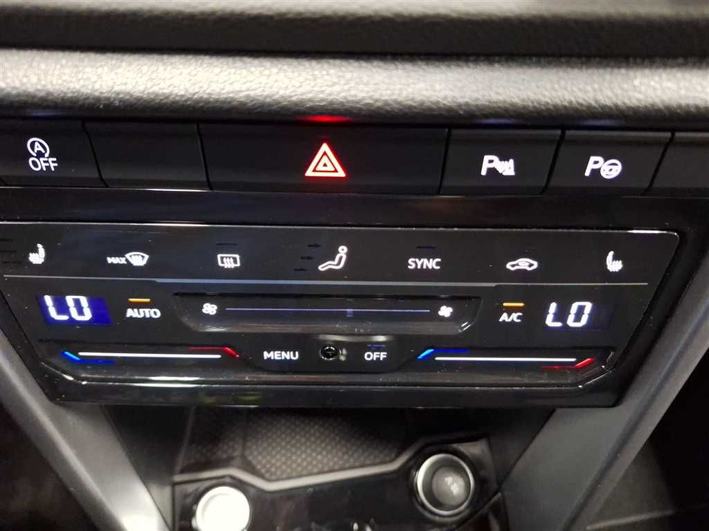 Volkswagen T-Roc Life 1.5 TSI DSG - Samsaru's Car Outlet