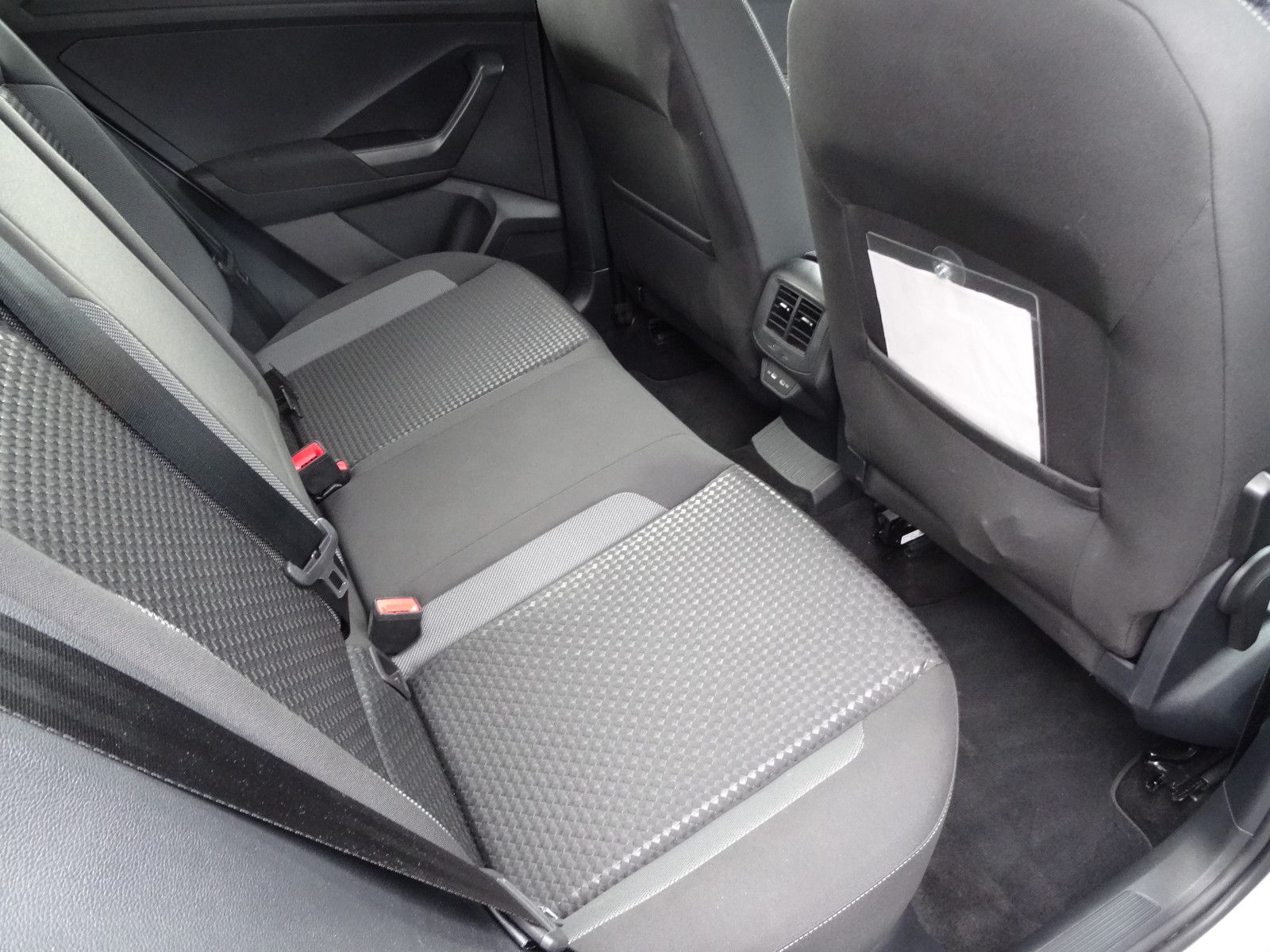 Volkswagen T-Roc 1.5 TSI DSG ACTIVE - Samsaru's Car Outlet