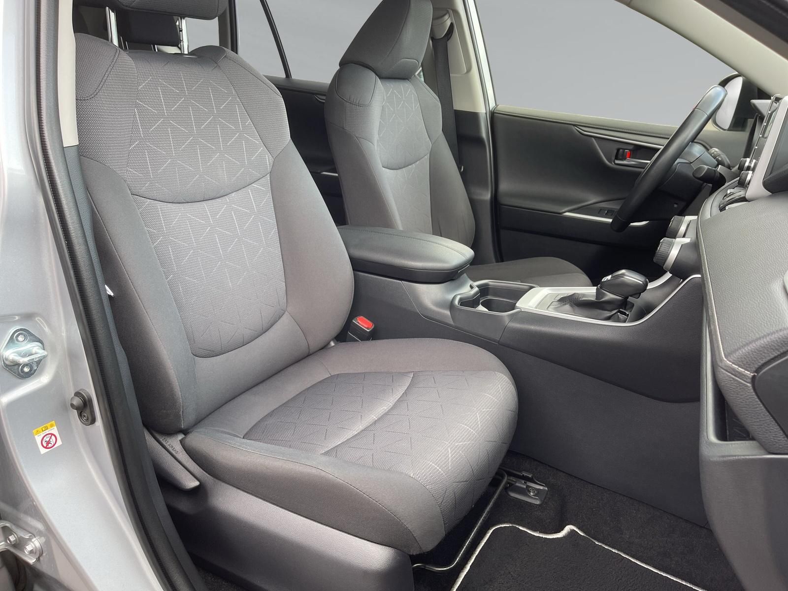 Toyota RAV4 2.5 Hybrid 4x2 - Samsaru's Car Outlet