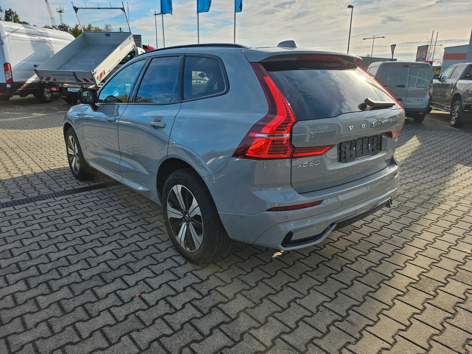Volvo XC60 Plus Dark Recharge Plug-In Hybrid AWD