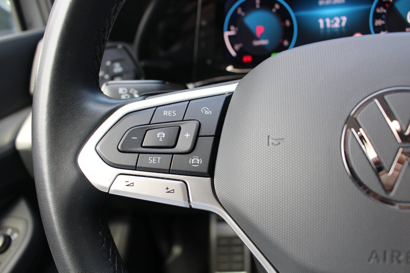 Volkswagen Golf VIII 2.0 TDI DSG Move - Samsaru's Car Outlet
