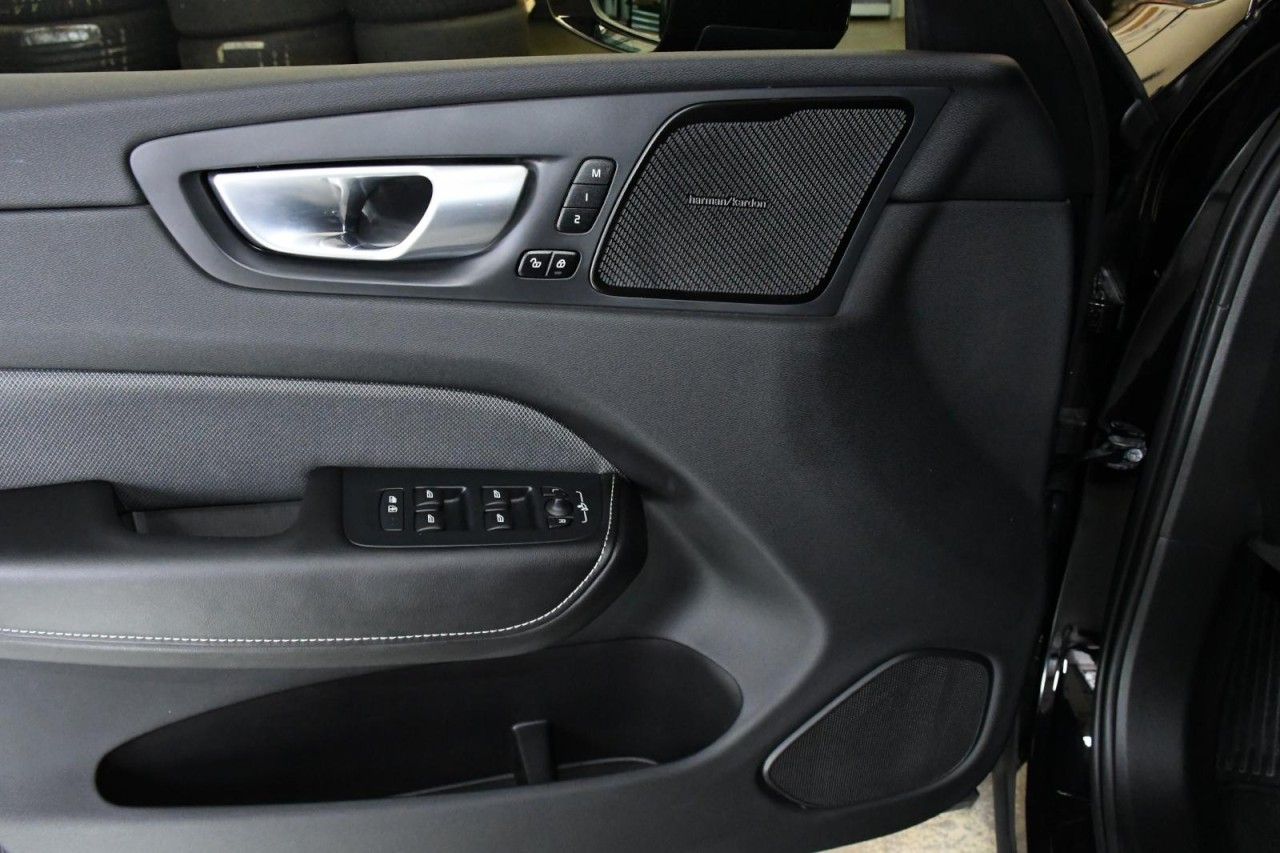 Volvo XC60 T6 Recharge Ultra Black AWD - Samsaru's Car Outlet