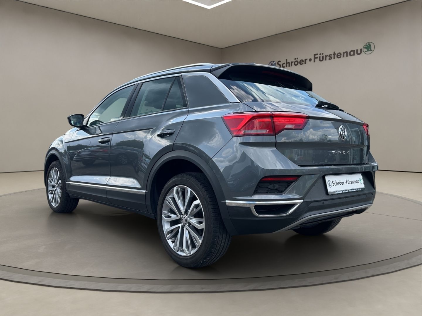 Volkswagen T-Roc Style 1.5 TSI DSG - Samsaru's Car Outlet