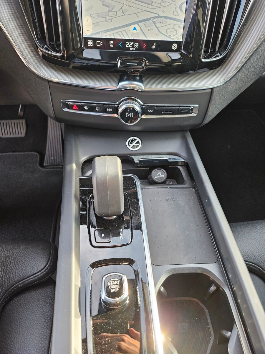 Volvo XC60 Plus Dark Recharge Plug-In Hybrid AWD