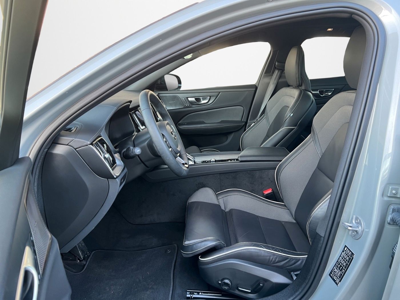 Volvo S60 B5 Ultimate Dark FLA*ACC*HUD*4xSHZ*SpurH*LM