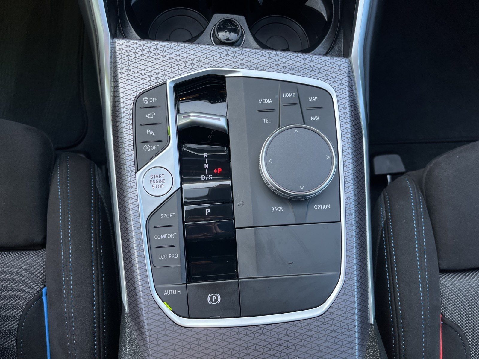 BMW 320i Limousine M-Sport AHK HUD DrivAss. ACC Park