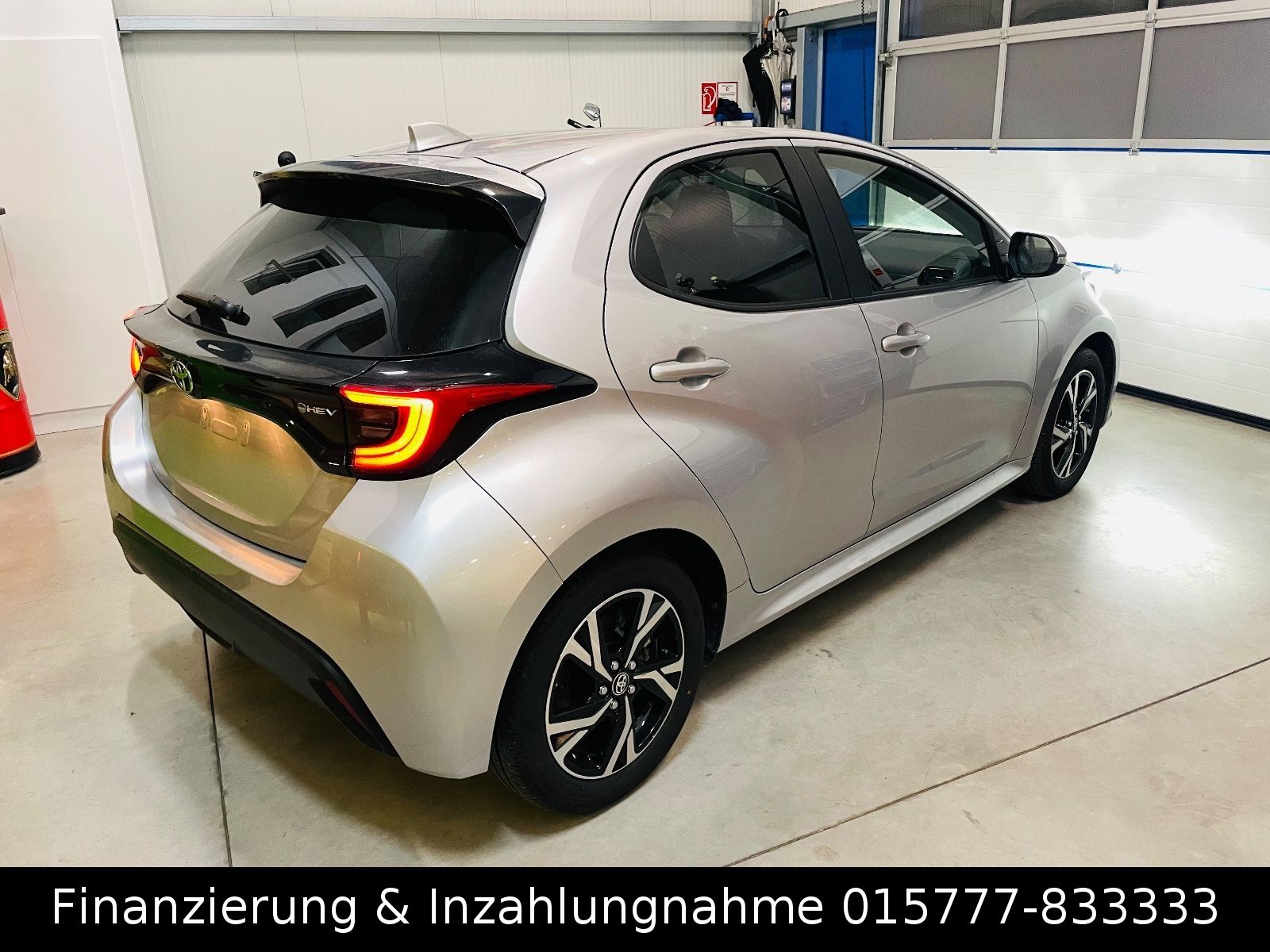 Toyota Yaris Hybrid Style LED Navi Apple ACC Kamera