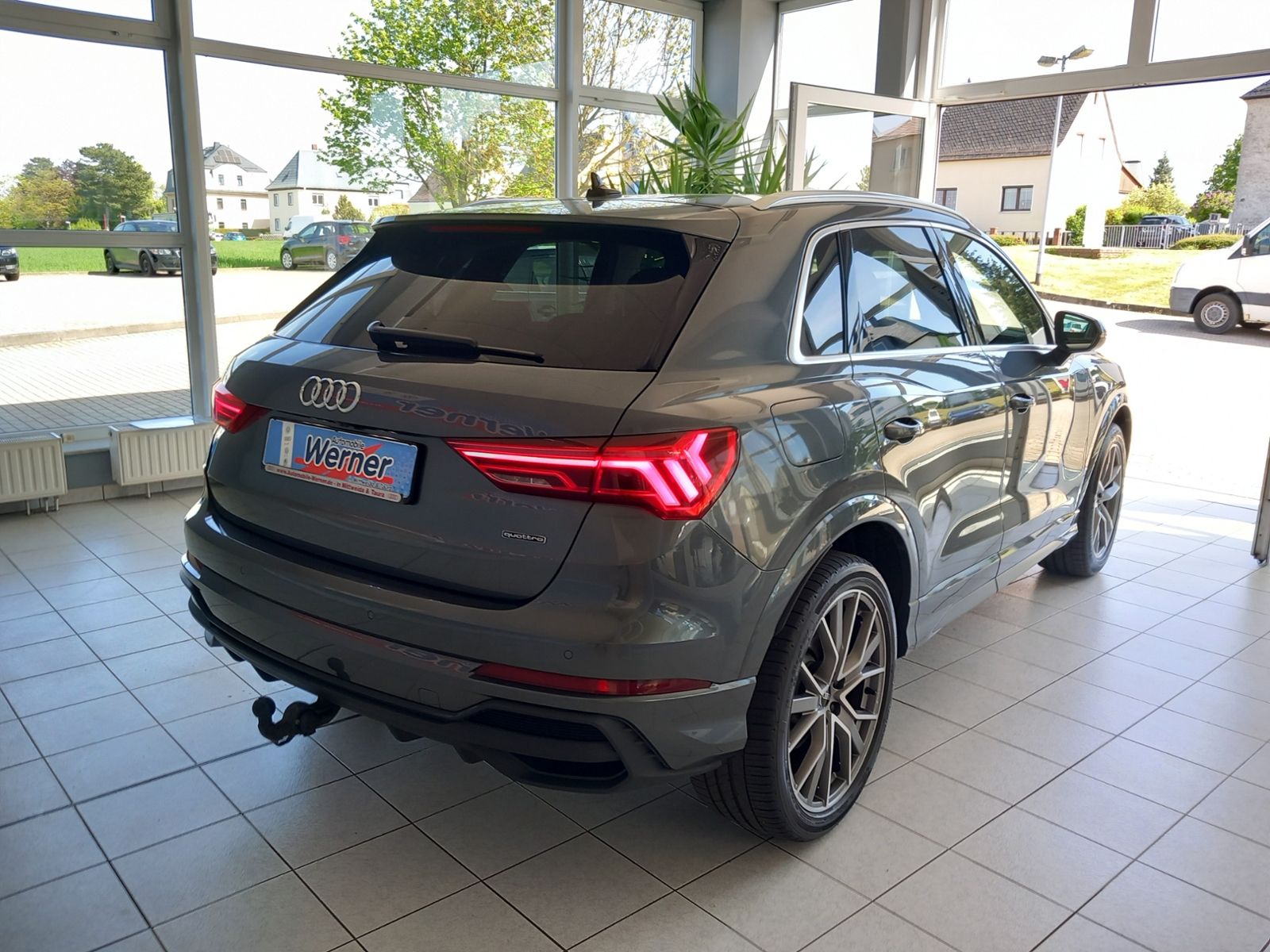 Audi Q3 S line 40 TDI quattro - Samsaru's Car Outlet