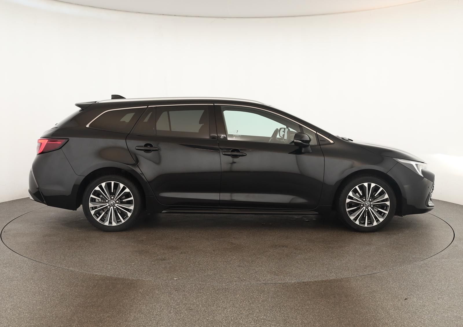 Toyota Corolla Touring Sports 2.0 CVT Team D Navi Kam