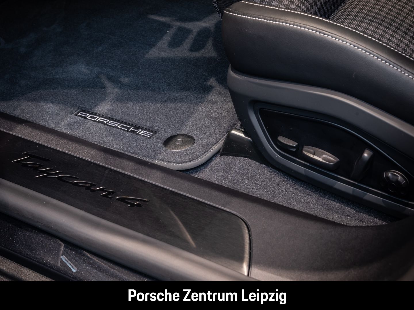 Porsche Taycan 4 Massage Sitzlüftung Bose ACC SportChron