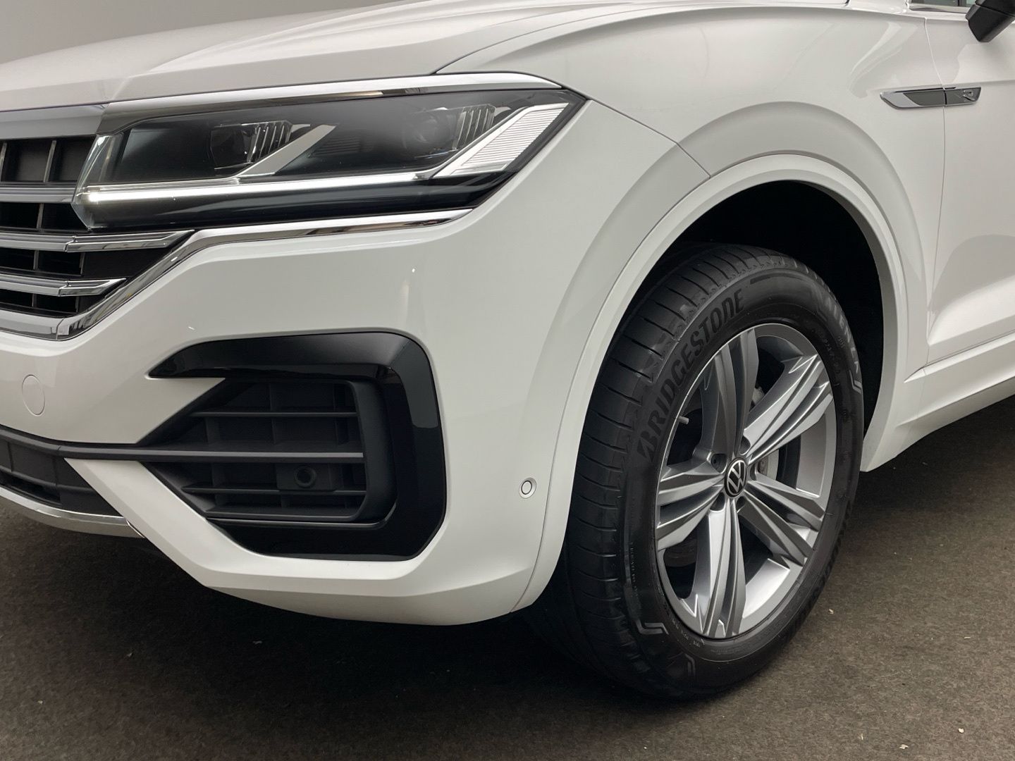 Volkswagen Touareg R-Line 3.0TDI V6 4Motion - Samsaru's Car Outlet