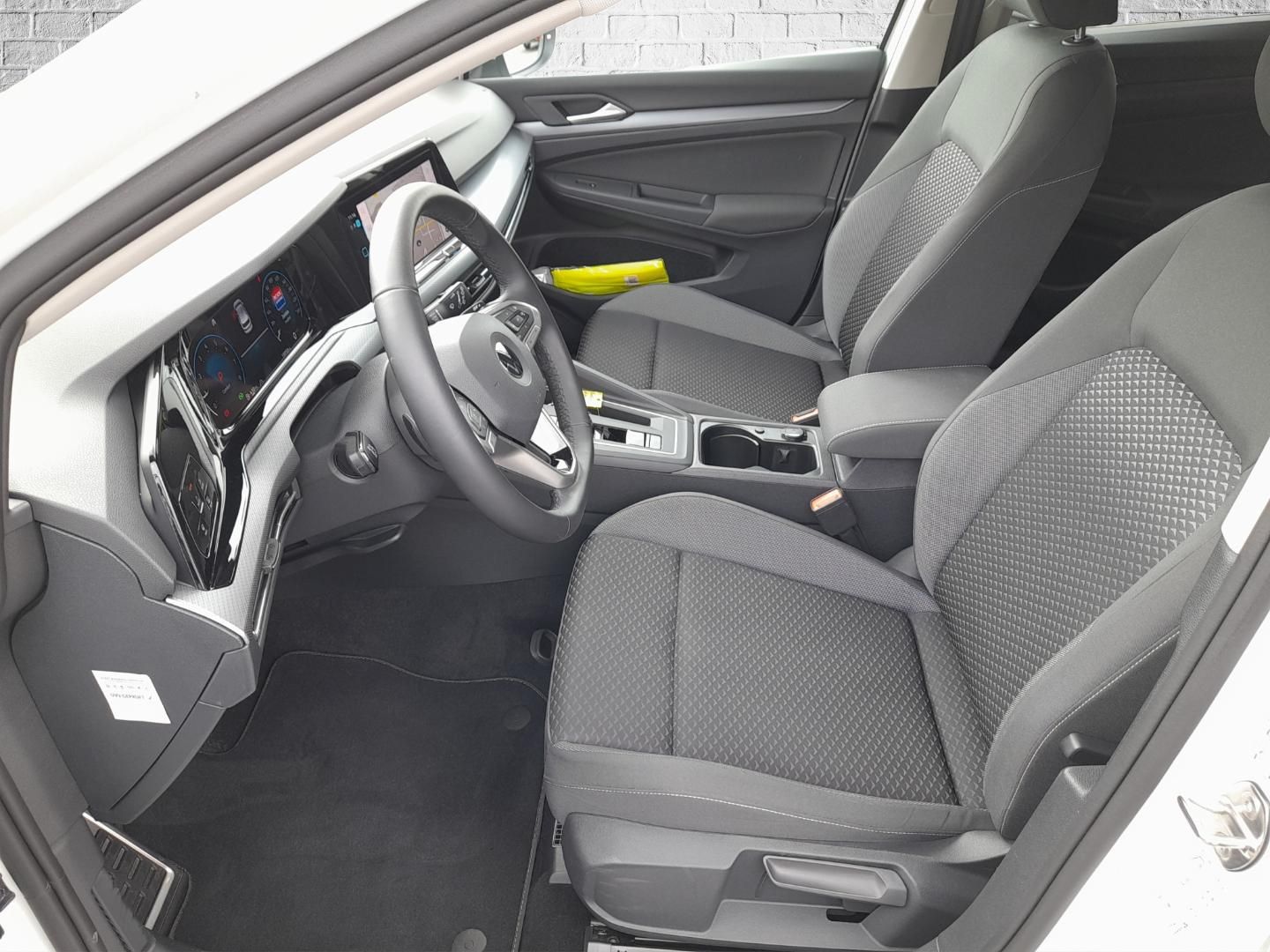 Volkswagen Golf Active 1.5 eTSI - Samsaru's Car Outlet
