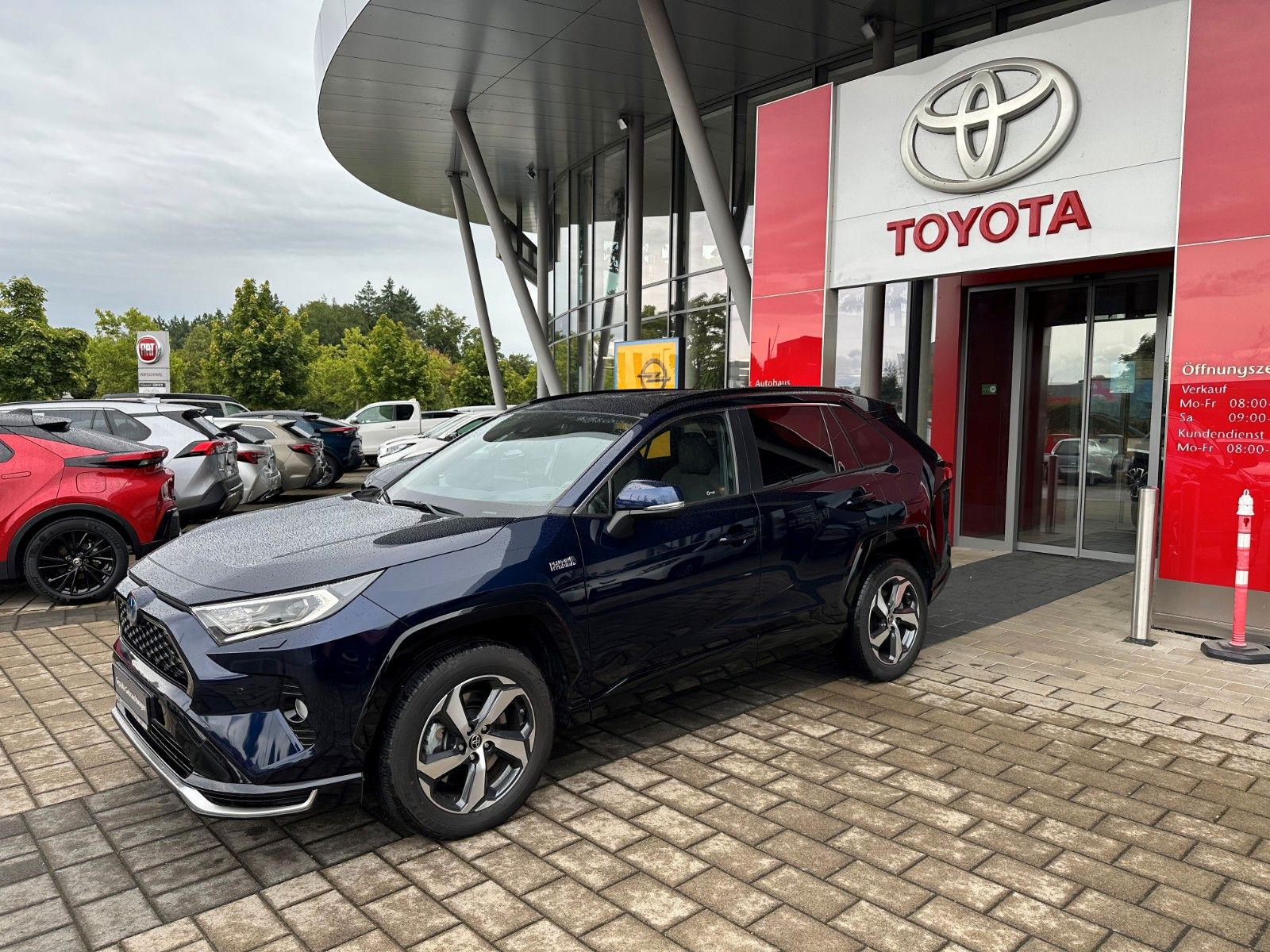 Toyota RAV 4 Plug-in Hybrid 4x4 - Samsaru's Car Outlet