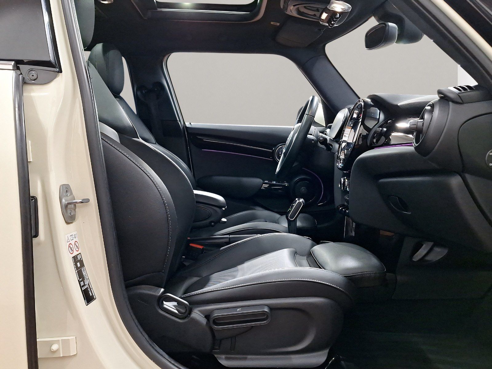 MINI Cooper - Samsaru's Car Outlet