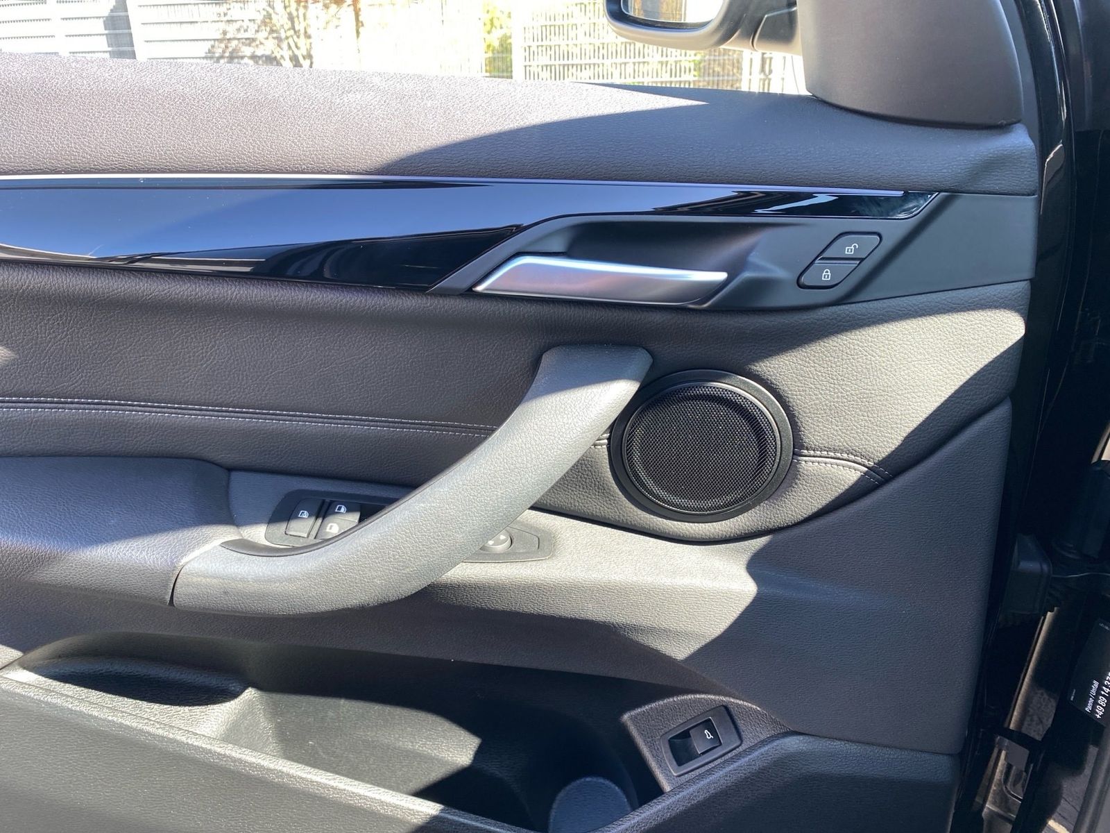 BMW X1 xDrive20i Sport Line - Samsaru's Car Outlet