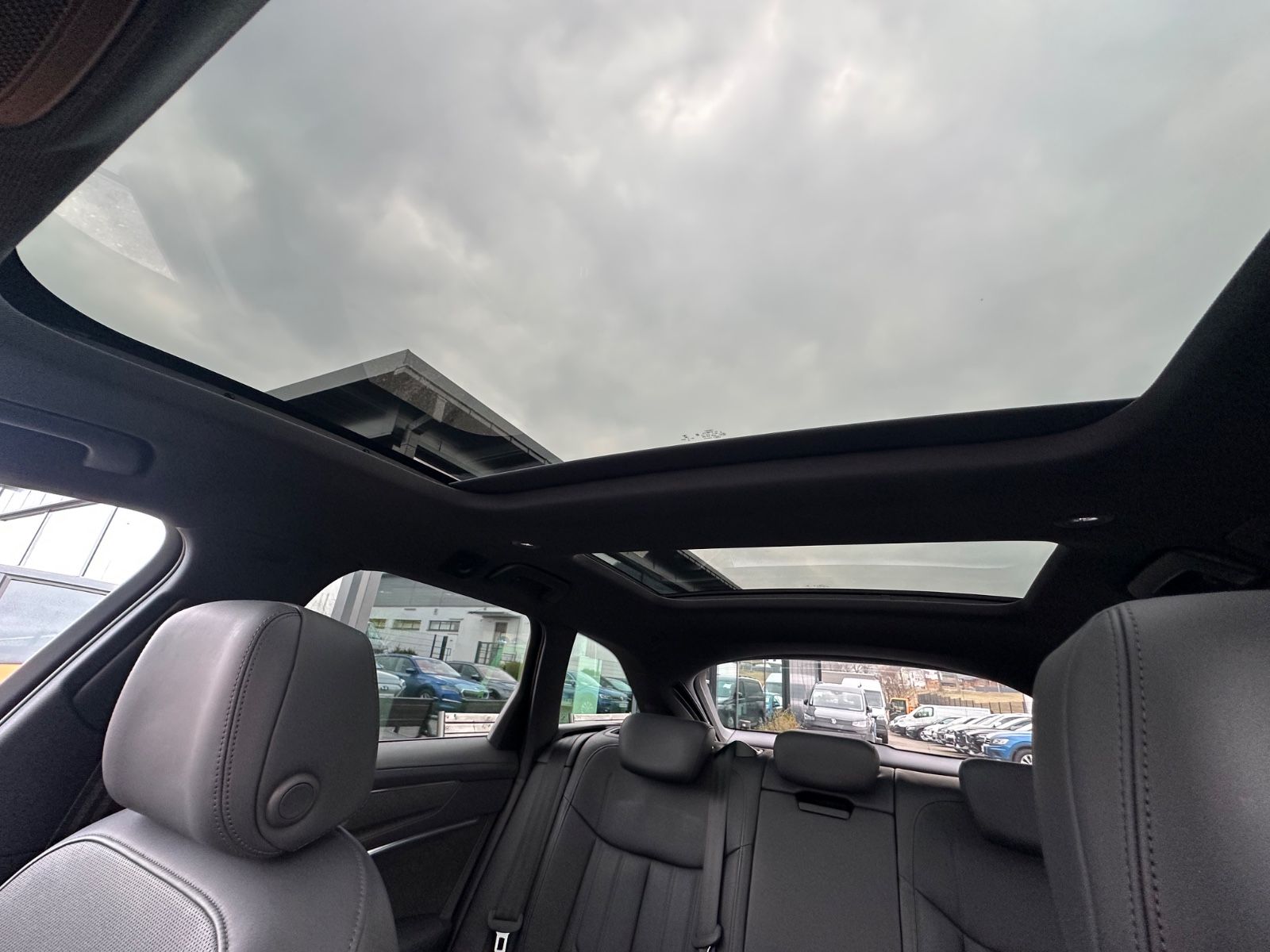 Audi RS6 Avant 4.0 TFSI quattro Panoramadach/22"/HUD