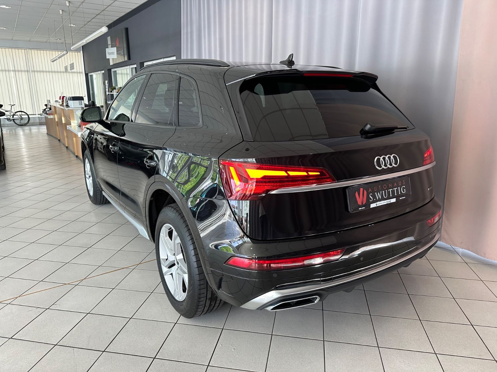 Audi Q5 40 TDI quattro S line - Samsaru's Car Outlet