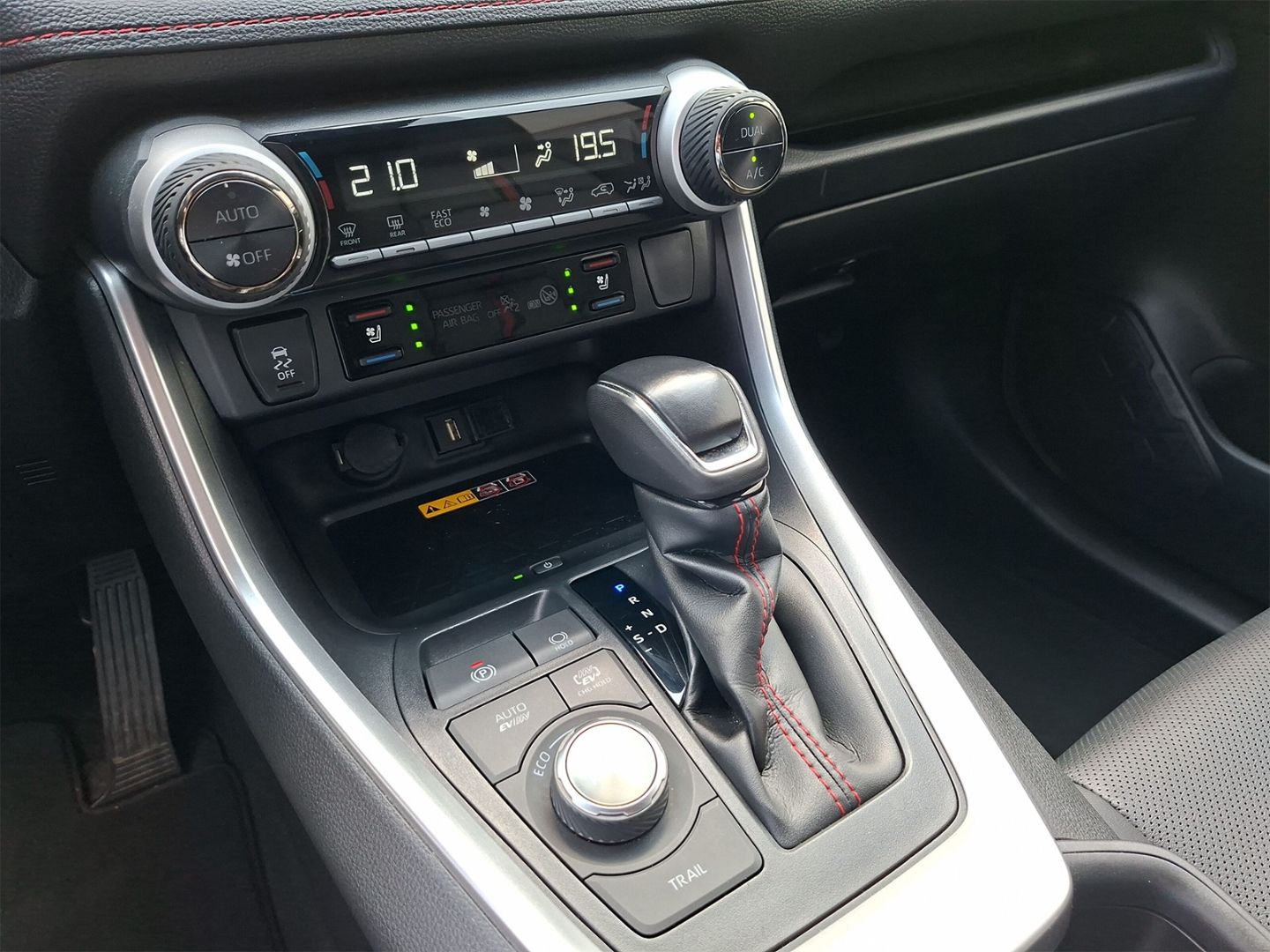 Toyota RAV 4 2.5 Plug-in Hybrid 4x4 - Samsaru's Car Outlet