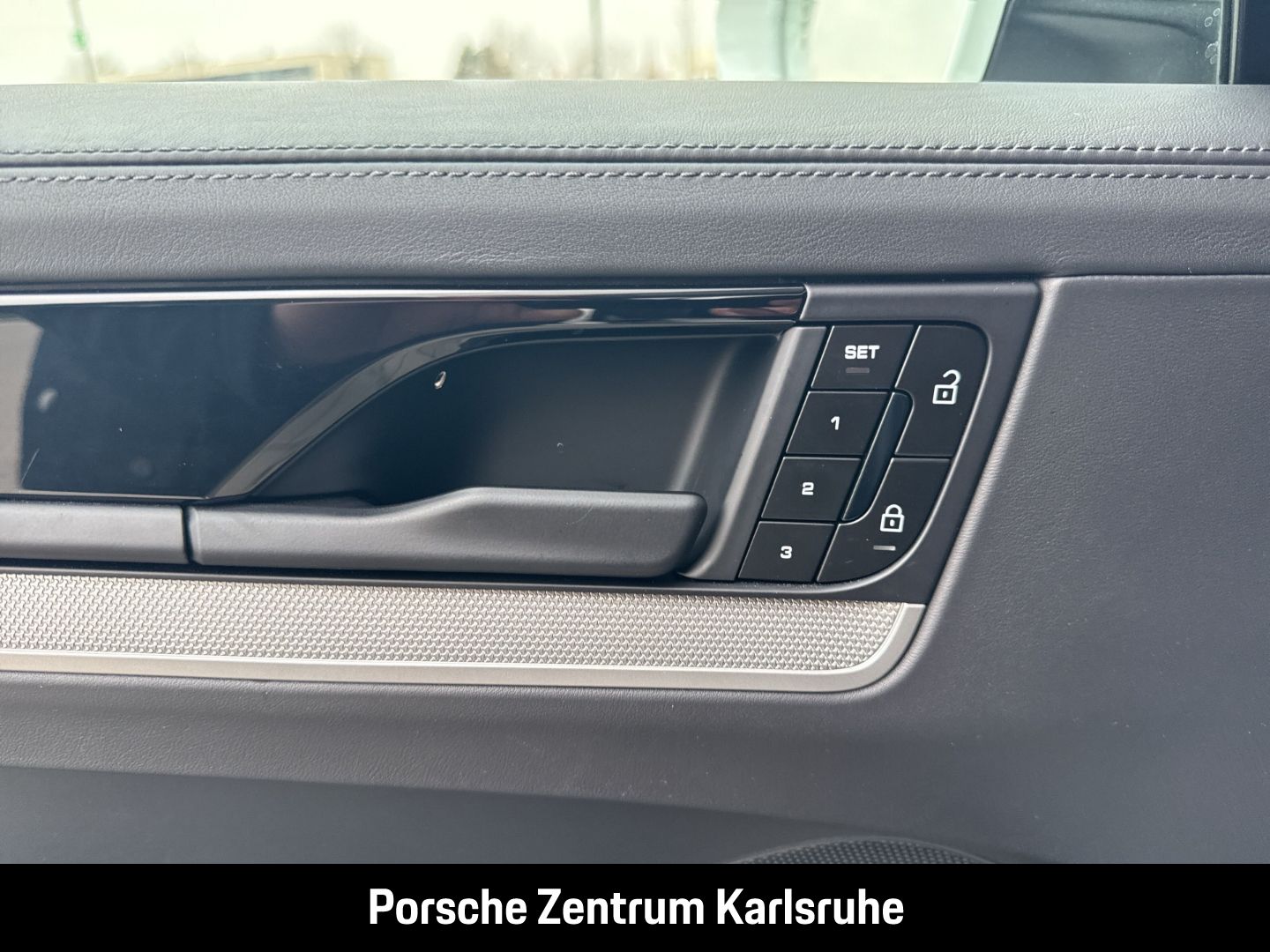 Porsche Cayenne E-Hybrid BOSE Luftfederung Panoramadach
