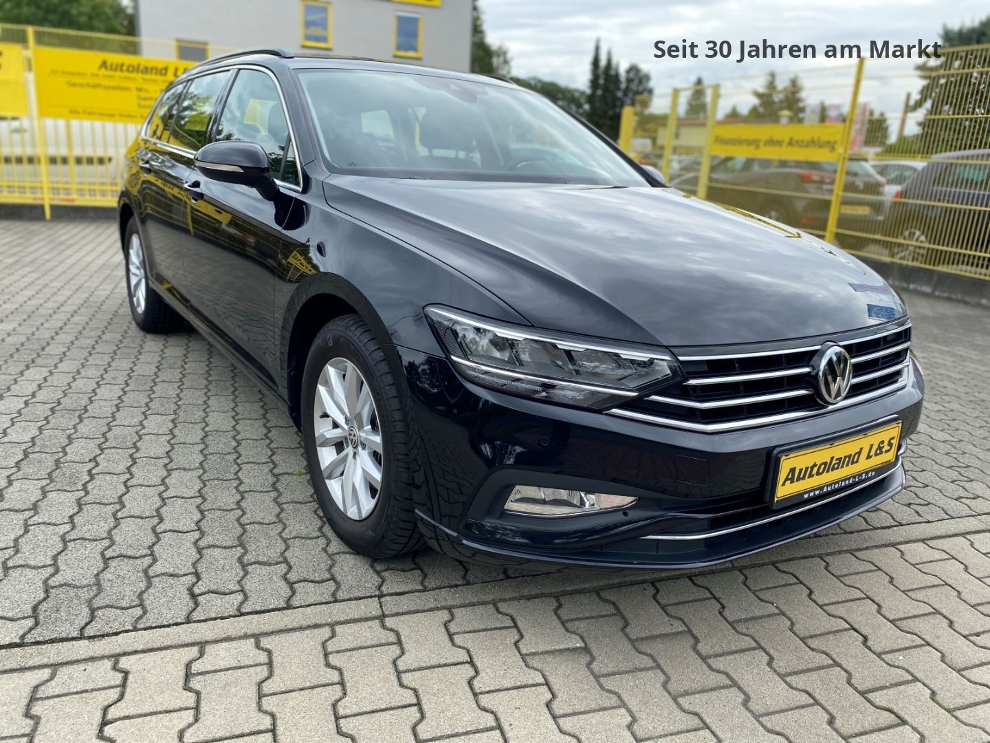Volkswagen Passat Variant Business 2.0 TDI - Samsaru's Car Outlet