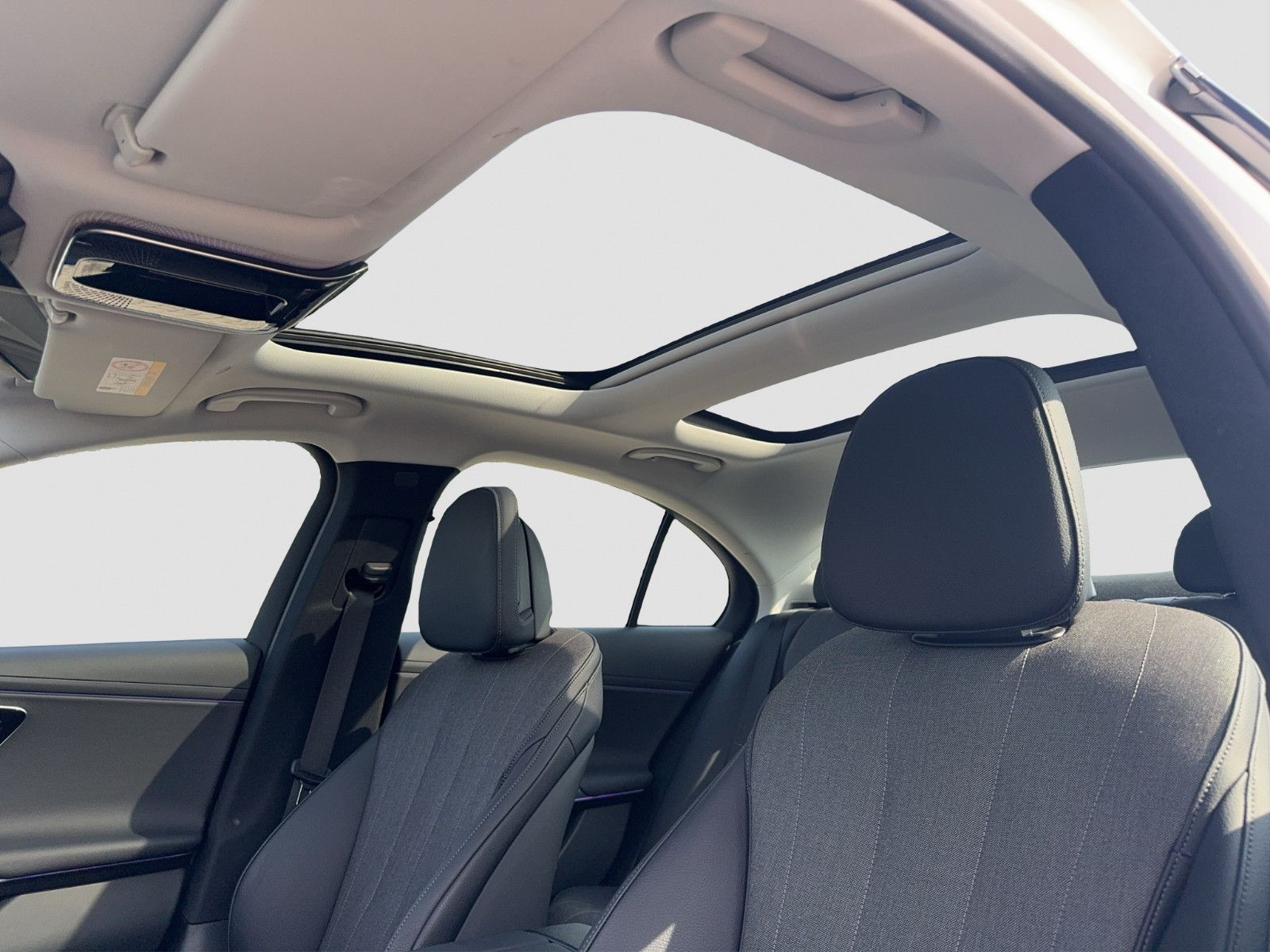 Mercedes-Benz E 220 d Avantgarde - Samsaru's Car Outlet